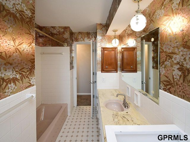 4921 S 95 Avenue, Omaha, NE 68127