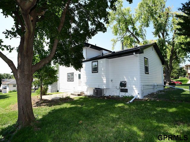 4921 S 95 Avenue, Omaha, NE 68127