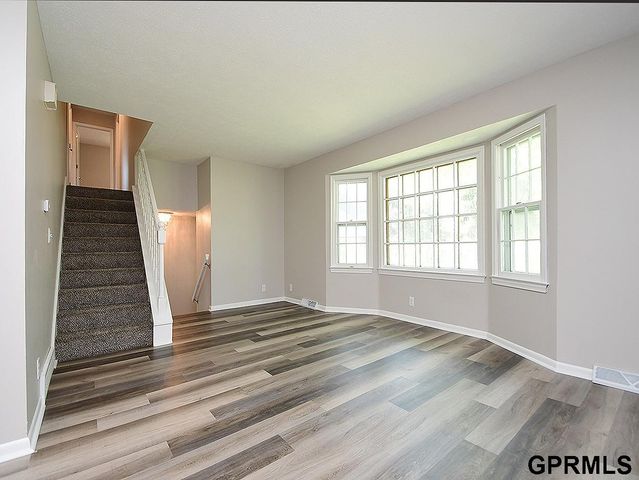 4921 S 95 Avenue, Omaha, NE 68127