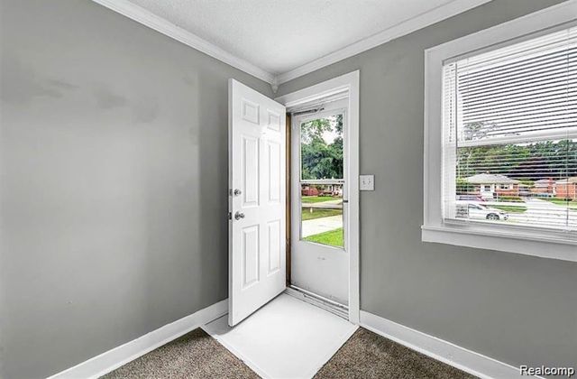 8676 Robindale Avenue, Dearborn Heights, MI 48127