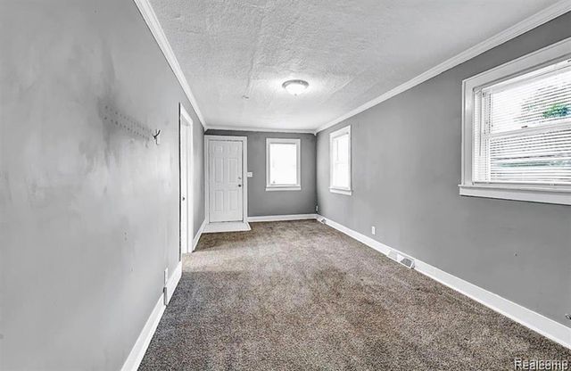 8676 Robindale Avenue, Dearborn Heights, MI 48127