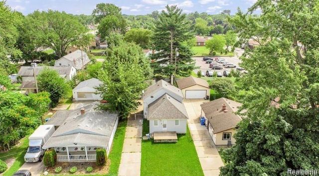 8676 Robindale Avenue, Dearborn Heights, MI 48127