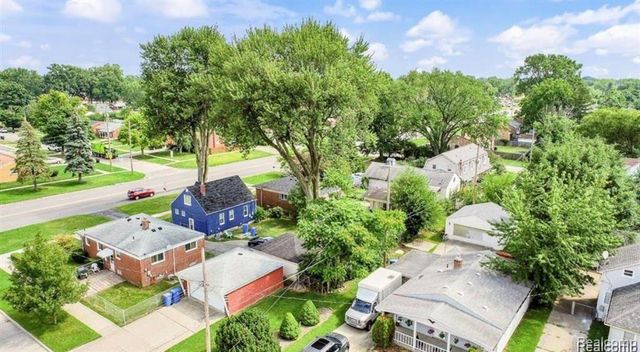 8676 Robindale Avenue, Dearborn Heights, MI 48127