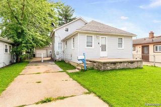 8676 Robindale Avenue, Dearborn Heights, MI 48127