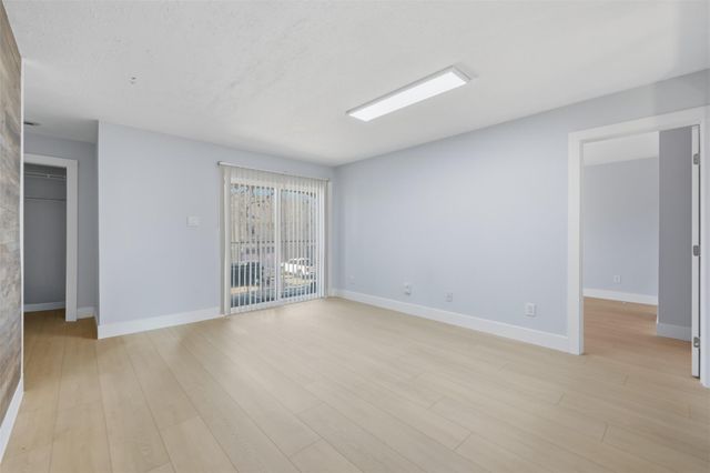 9350 Country Creek Drive 41, Houston, TX 77036