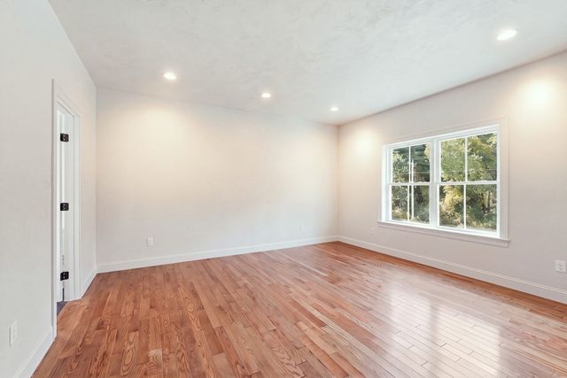37 N. Sullivan Rd, Charlton, MA 01507