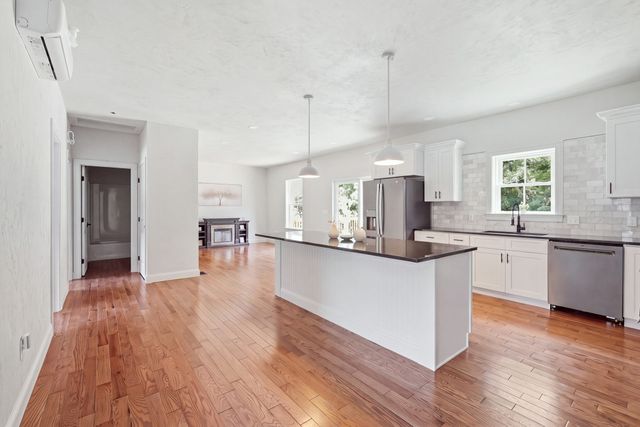 37 N. Sullivan Rd, Charlton, MA 01507