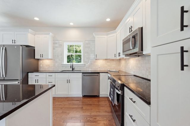 37 N. Sullivan Rd, Charlton, MA 01507