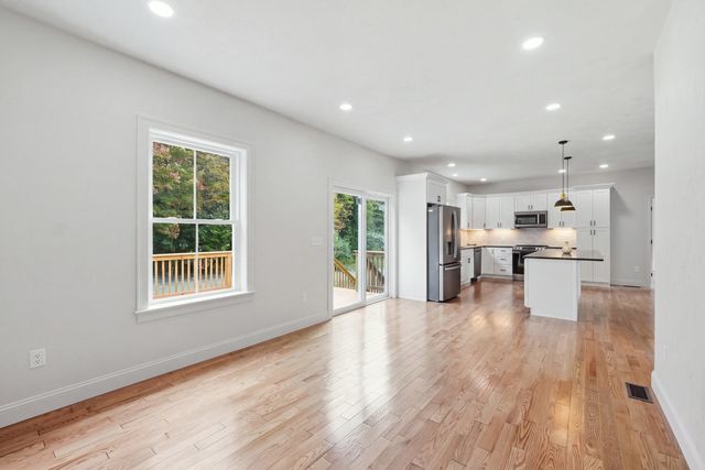 37 N. Sullivan Rd, Charlton, MA 01507
