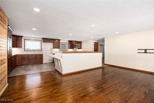 9894 Silvercreek Road, Wadsworth, OH 44281