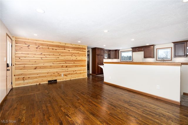 9894 Silvercreek Road, Wadsworth, OH 44281