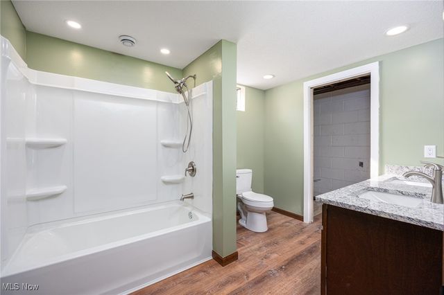 9894 Silvercreek Road, Wadsworth, OH 44281