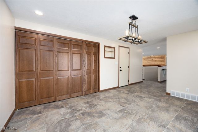 9894 Silvercreek Road, Wadsworth, OH 44281