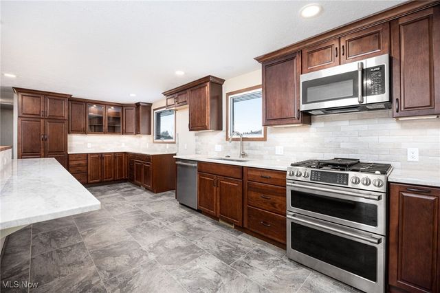 9894 Silvercreek Road, Wadsworth, OH 44281