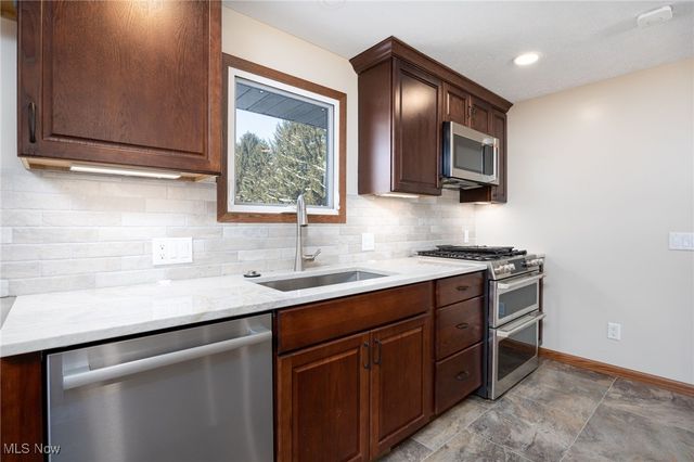 9894 Silvercreek Road, Wadsworth, OH 44281