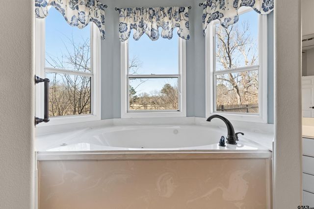 7031 Ridge Place Cir, Tyler, TX 75703