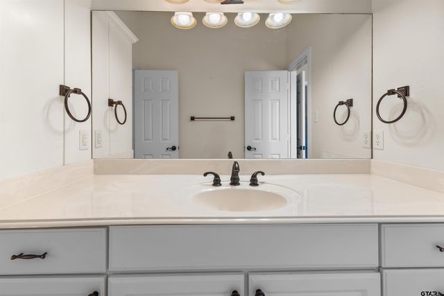 7031 Ridge Place Cir, Tyler, TX 75703