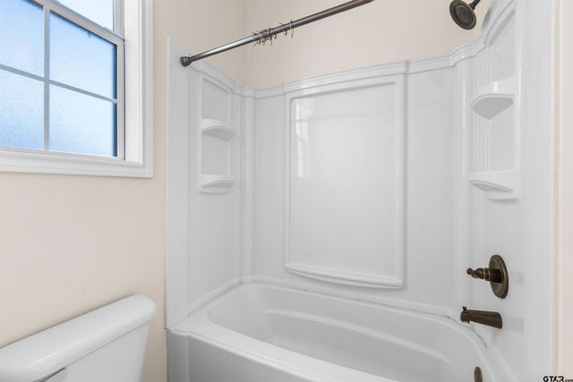 7031 Ridge Place Cir, Tyler, TX 75703