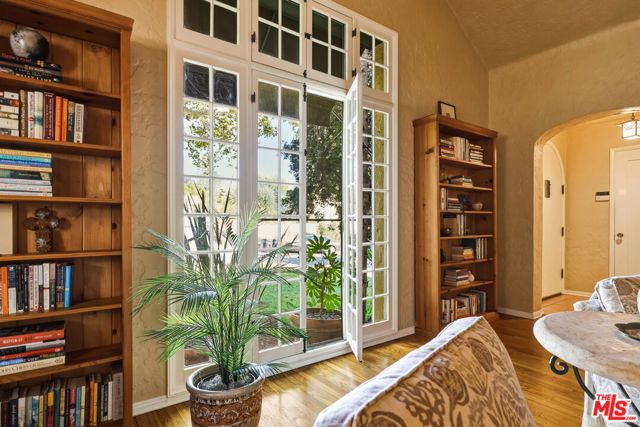 1611 Ard Eevin Avenue, Glendale, CA 91202