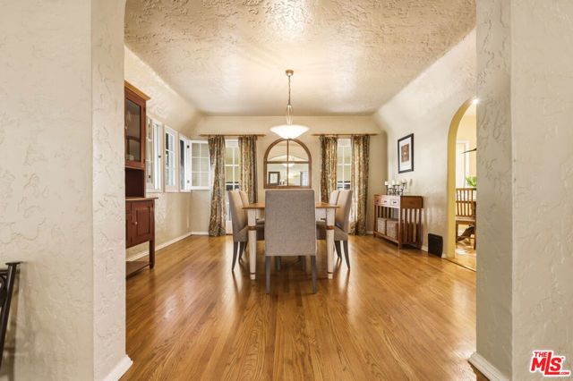 1611 Ard Eevin Avenue, Glendale, CA 91202