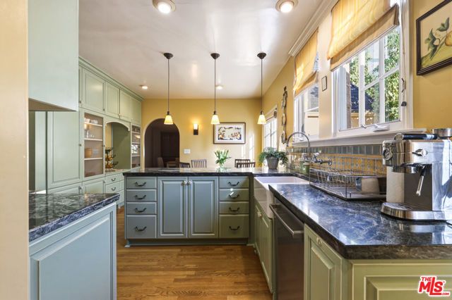 1611 Ard Eevin Avenue, Glendale, CA 91202