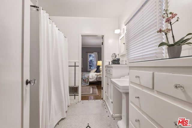 1611 Ard Eevin Avenue, Glendale, CA 91202