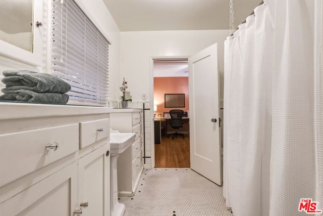 1611 Ard Eevin Avenue, Glendale, CA 91202