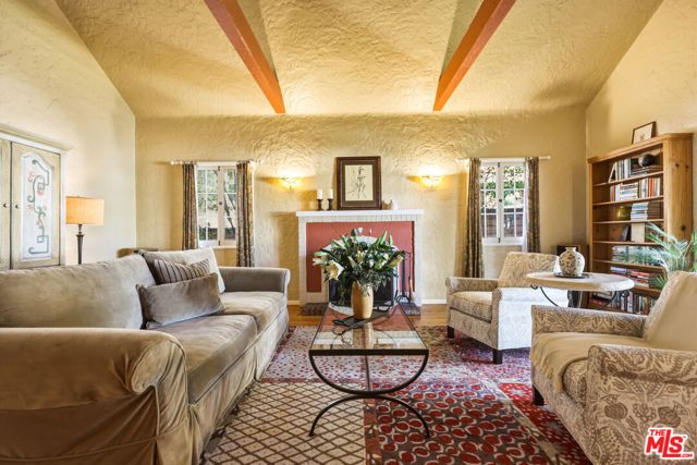1611 Ard Eevin Avenue, Glendale, CA 91202