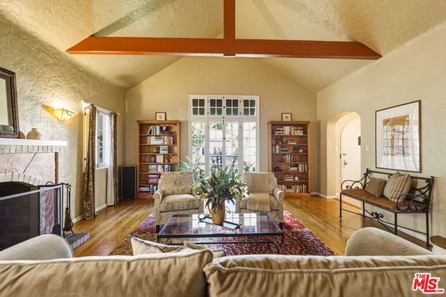 1611 Ard Eevin Avenue, Glendale, CA 91202