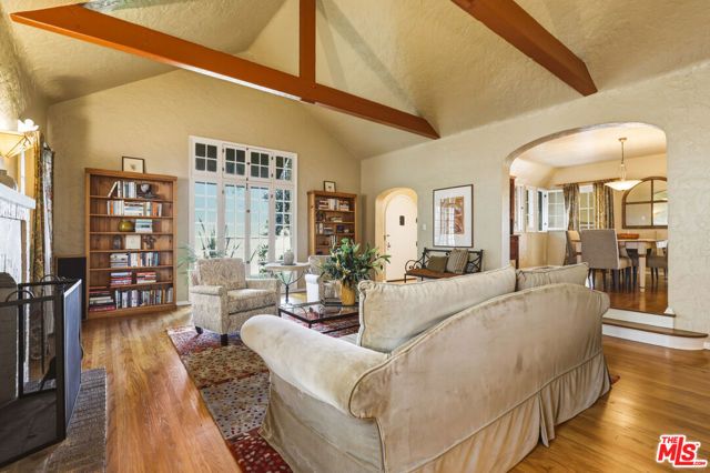 1611 Ard Eevin Avenue, Glendale, CA 91202