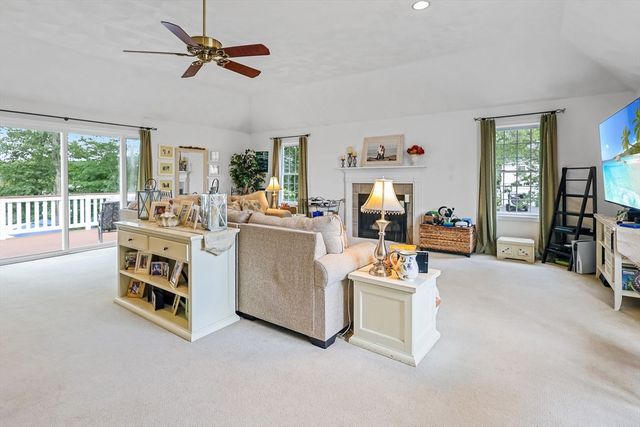 18 Maple Ridge Rd, Methuen, MA 01844