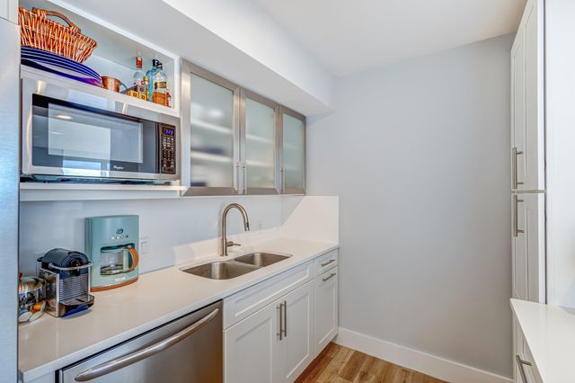 5510 N Ocean Drive 24d, Singer Island, FL 33404