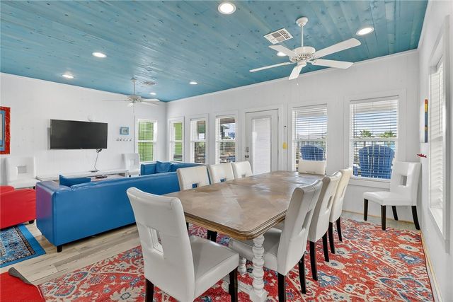 2727 S 11th St 27, Port Aransas, TX 78373