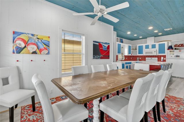 2727 S 11th St 27, Port Aransas, TX 78373