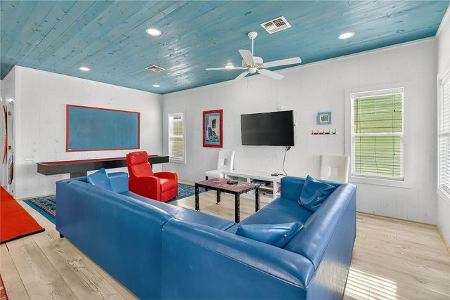 2727 S 11th St 27, Port Aransas, TX 78373