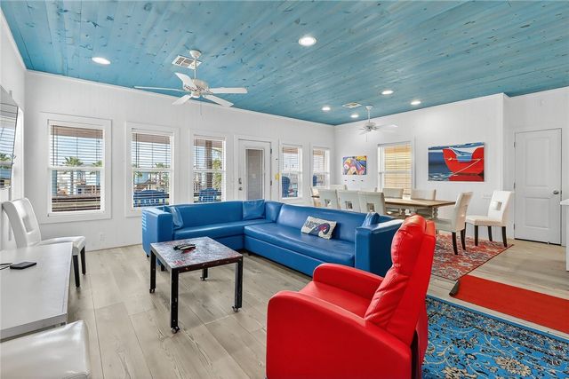 2727 S 11th St 27, Port Aransas, TX 78373