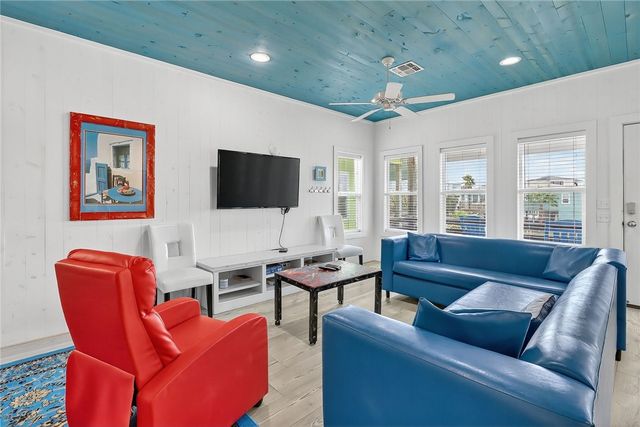 2727 S 11th St 27, Port Aransas, TX 78373