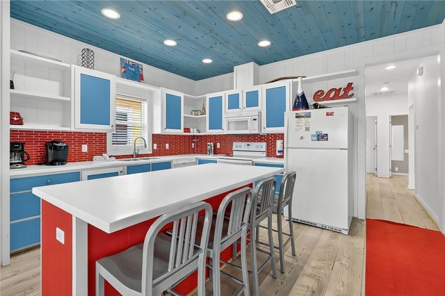 2727 S 11th St 27, Port Aransas, TX 78373