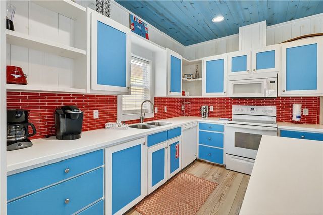 2727 S 11th St 27, Port Aransas, TX 78373