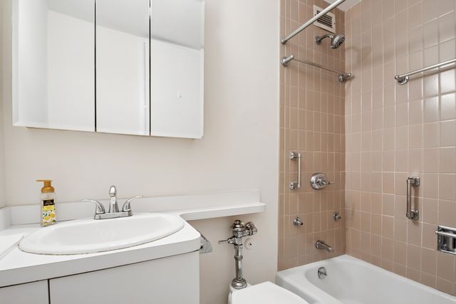 1451 E 55th Street 626N, Chicago, IL 60615