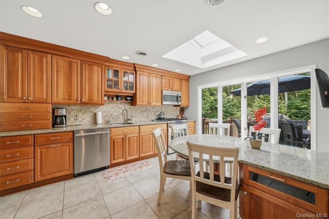 12 Little Brook Lane, New City, NY 10956