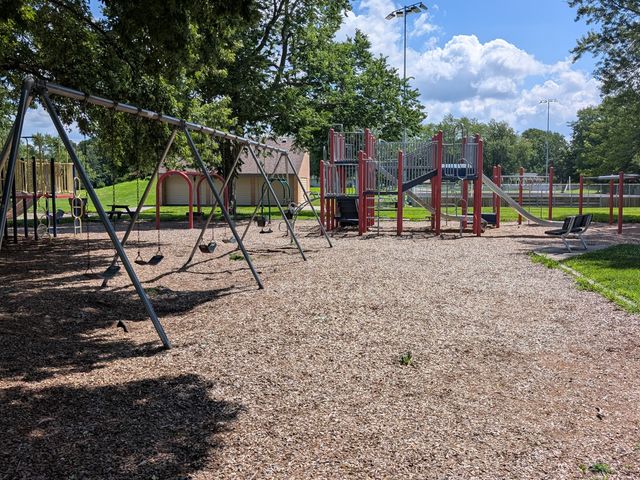 7205 62nd Avenue N, New Hope, MN 55428