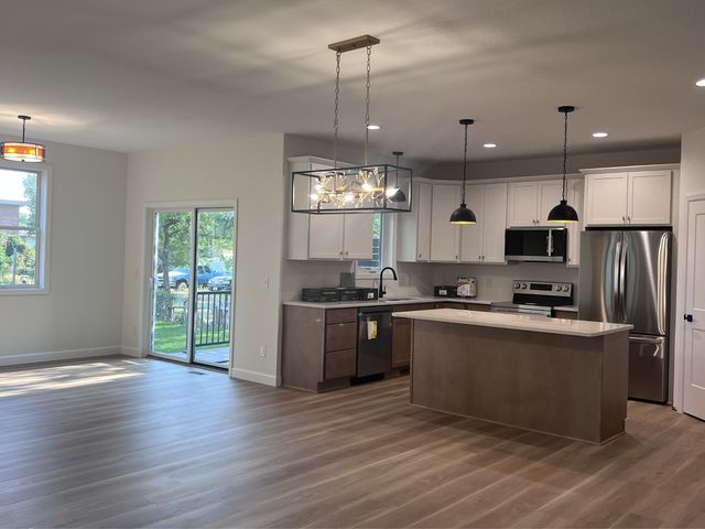7205 62nd Avenue N, New Hope, MN 55428