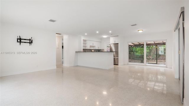 4512 Seagrape Dr E2, Lauderdale By The Sea, FL 33308