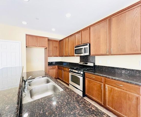 15877 Independence Ave, Lathrop, CA 95330