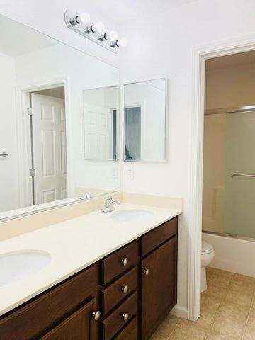 15877 Independence Ave, Lathrop, CA 95330