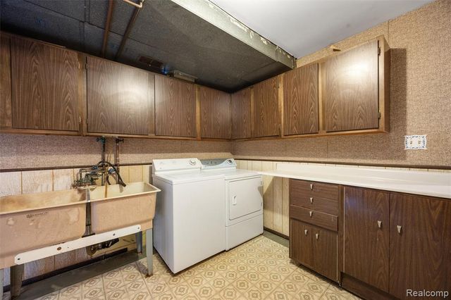 3036 Shawnee Lane, Waterford, MI 48329