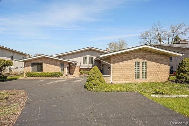 3036 Shawnee Lane, Waterford, MI 48329