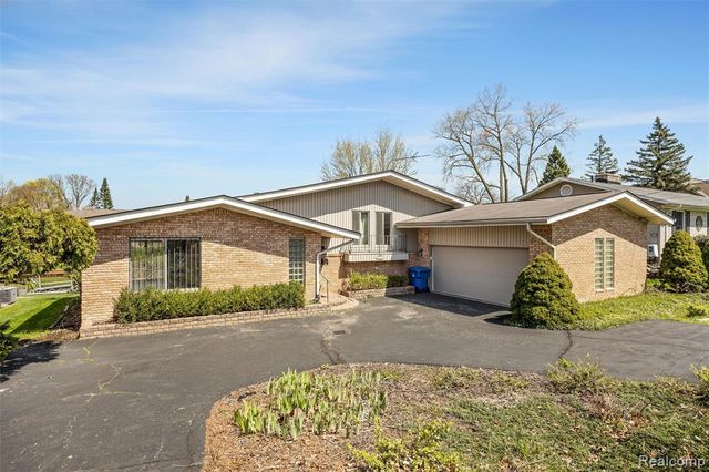 3036 Shawnee Lane, Waterford, MI 48329