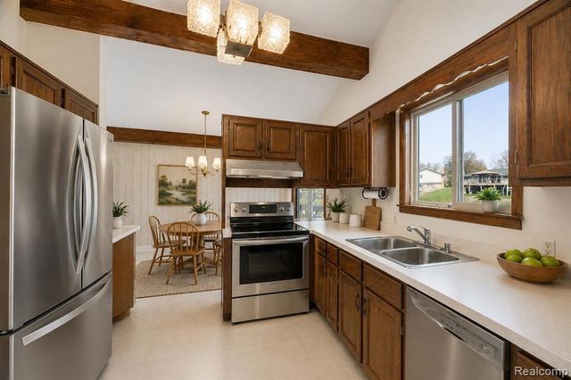 3036 Shawnee Lane, Waterford, MI 48329